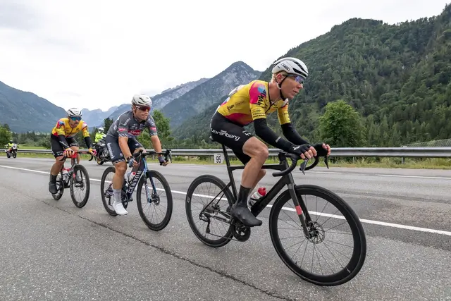 Fahrerfeld auf dem Weg durch den Pongau (2025) | Foto: tourofaustria.com