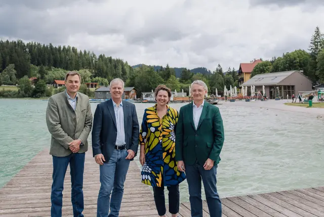 Stefan Friedl (Leiter ÖBf-Forstbetrieb Steiermark), ÖBf-Vorstand Andreas Gruber, Claudia Nutz (ÖBf, Leiterin Immobilien-Tourismus-Wasser) und ÖBf-Vorstandssprecher Georg Schöppl. | Foto: oebf/Nicole Seiser