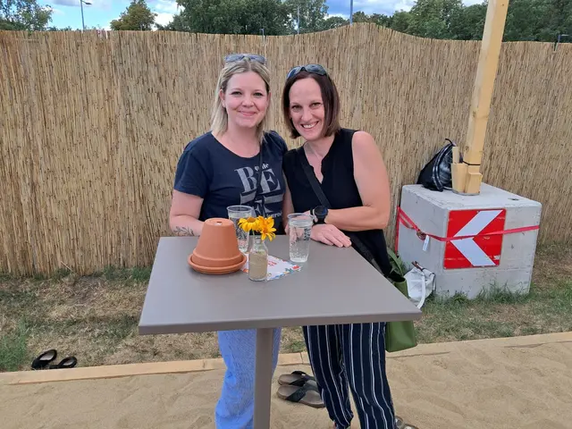 Verbrachten einen entspannten Nachmittag: Stefanie Berger und Elisabeth Derdak | Foto: Binder