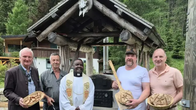 Ein neuer Holzbackofen, eine restaurierte Martel, eine neu integrierte Infotafel und ein frisch angelegter Teich in Mallnitz wurden gesegnet. | Foto: Gemeinde Mallnitz/HP