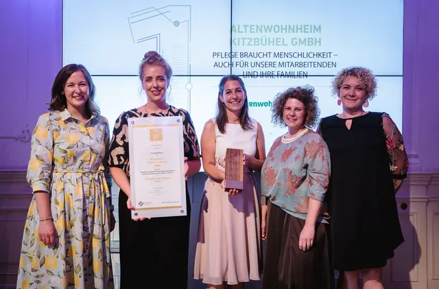 Große Freude im Altenwohnheim über den Preis. | Foto: Harald Schlossko