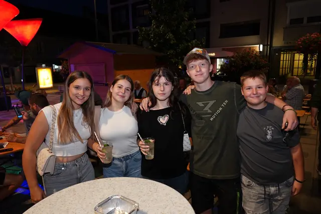 Das die Music Night ein Fest für alle Generationen ist, machte unter anderem auch diese Gruppe deutlich. | Foto: MeinBezirk.at/Blinzer