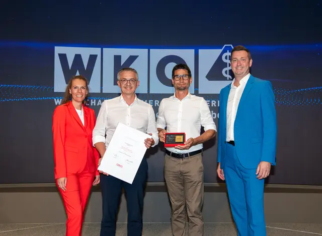 Mario Zauner (2.v.l.) und Thomas Tanko (3.v.l.) freuen sich über die Auszeichnung. | Foto: cityfoto