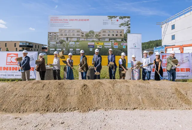 Mit dem Spatenstich für das neue Bezirksalten- und Pflegeheim in St. Georgen im Attergau erfolgt die Umsetzung eines zukunftsweisenden Projektes im Sinne der Betreuungsarchitektur 2040. | Foto: Land OÖ/Antonio Bayer