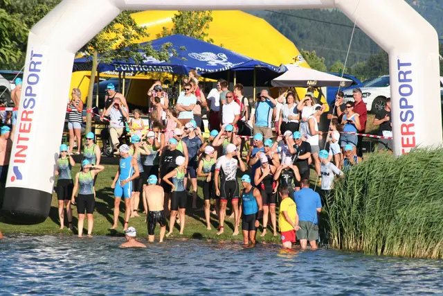 Der Aquathlon 2026 am St. Andräer See lockte zahlreiche Besucher und Teilnehmer an.  | Foto: Stadtgemeinde St. Andrä
