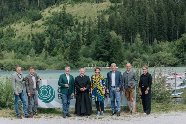 tefan Friedl (Leiter ÖBf-Forstbetrieb Steiermark), Fabian Fluch (Bürgermeister Mariazell), ÖBf-Vorstandssprecher Georg Schöppl, Pater Michael Staberl (Superior von Mariazell, Abtei St. Lambrecht), Claudia Nutz (ÖBf, Leiterin Immobilien-Tourismus-Wasser), ÖBf-Vorstand Andreas Gruber, Christian Noll (ÖBf-Immobilienspezialist) und Kristina Albel (ÖBf-Immobilienspezialistin). | Foto: oebf/Nicole Seiser