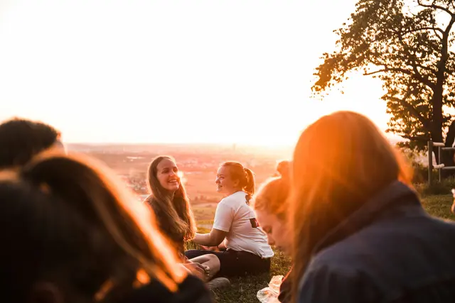 In der Steiermark werden Jugendliche zwischen 14 und 25 Jahren gesucht, die sich für die Kirche interessieren und aktiv mitgestalten wollen.  | Foto: Unsplash/Noah Benjamin 