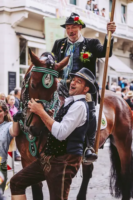 Festlich geschmückte Pferde und traditionelle Kutschen gehören seit vielen Jahrzehnten zum unverwechselbaren Bild des Villacher Trachtenfestzugs. | Foto: Marta Gillner