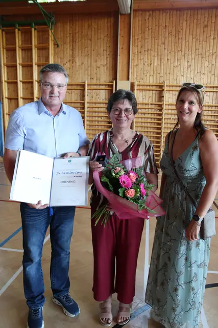 Bgm. Abg. z. NR Wolfgang Kocevar, Dir. Doris Cerny, STR Birgit Reininger. | Foto: Stadtgemeinde Ebreichsdorf