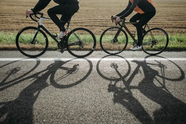 Eine Rennradfahrerin wurde bei einem Verkehrsunfall in Oberlienz schwer verletzt. (Symbolbild) | Foto: pexels / Pavel Danilyuk