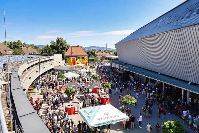 Der LASK zieht und wie: Tausender Kids amüsierten sich zwischen 10 und 14 Uhr in der Fanzone der Raiffeisen Arena. | Foto: Foto: LASK