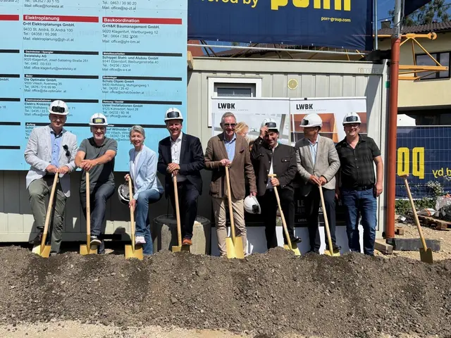 Feierlicher Spatenstich für das Wohnbauprojekt am Kirchplatz Eberndorf, investiert werden 3,2 Millionen Euro. | Foto: MeinBezirk.at/Gerhard Gruber