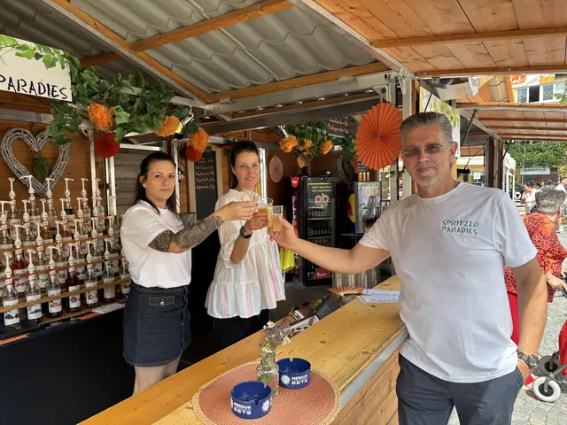 Martin Neger eröffnete sein Spritzerparadies mit Blick auf das Steinertor.