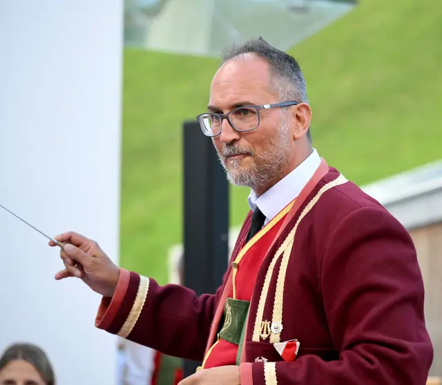 Bezirkskapellmeister Rene Sarg verkündete die Gründung des Bezirkjugendorchesters Innsbruck-Land, das unter seiner Leitung erstmals konzertierte.