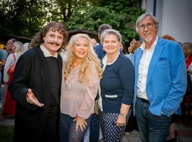 Intendant Christian Spatzek, Schauspielerin Sabine Hirschler, Schwester Andrea Spatzek und Bühnenbildner Manfred Waba. | Foto: Andreas Hafenscher, KBB