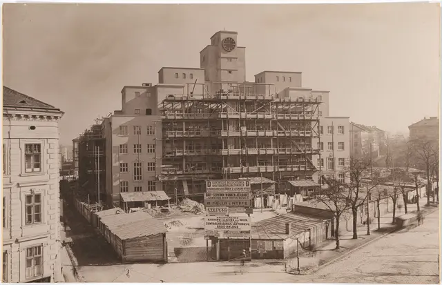 Das Amalienbad in der Zeit seiner Errichtung, Datum um 1926. Eröffnet wurde es am 8. Juli, heute feiert es sein 100-jähriges Jubiläum. | Foto: Wien Museum