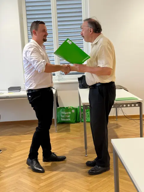 Gerald Rumetshofer, links, Christian Hojicek, Klassenvorstand in der Werkmeisterschule.  | Foto: Foto privat 