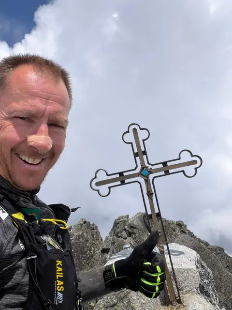 Einige Gipfelsiege blieben Rambo zwar vergönnt, am Triglav in Slowenien war aber Schluss mit lustig. | Foto: Ropin