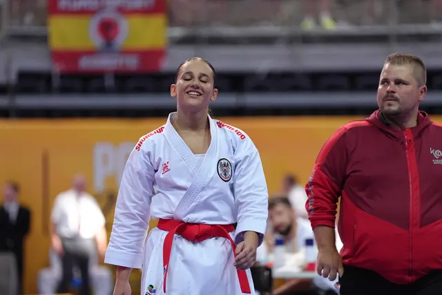 Große Erleichterung und Freude nach dem Gewinn der Bronzemedaille, sowohl für Lehner als auch für Trainer Balázs Lakner. | Foto: Karate Insights