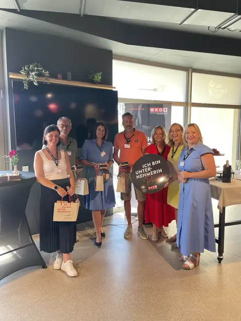 Genossen den Abend (v.l.n.r.): Simone und Richard Starlinger, Carina Bell, Philip Steinkogler, Brigitte Lerperger, Margit Pöll, Claudia Hindinger. | Foto: WKO