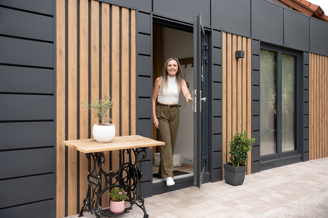 Mit der „Beauty Box“ bereichert Franziska Siegl aus Hofkirchen bei Kaindorf seit Mai das Angebot in Bad Waltersdorf. | Foto: Beauty Box – home of wellbeing