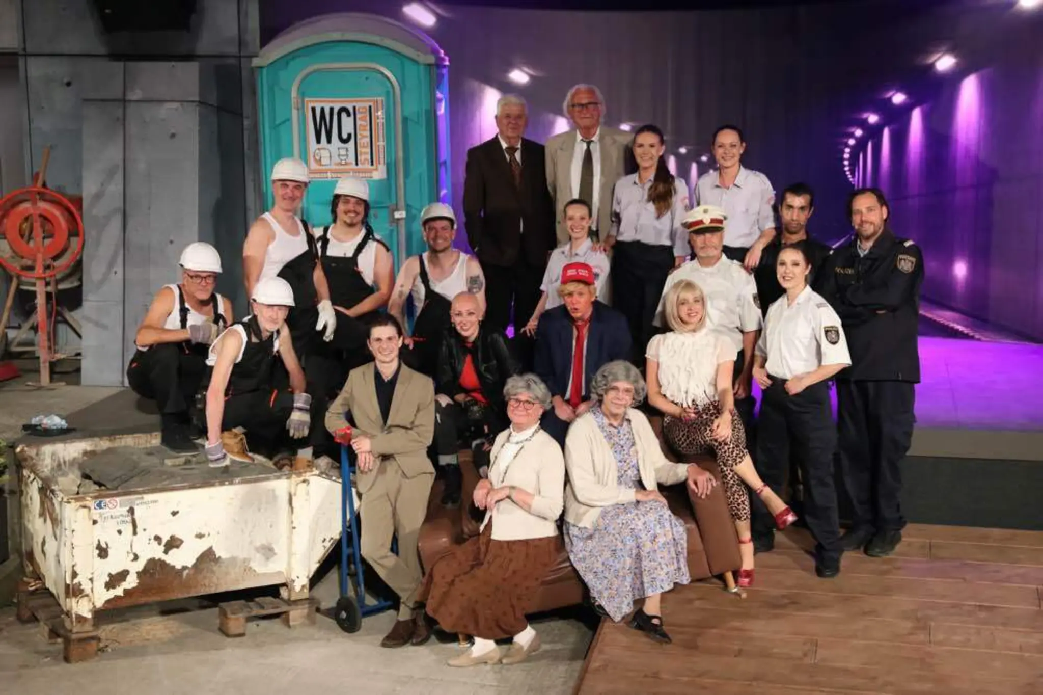 “Make Steyr Great Again”: Theater am Fluss scores a bullseye with “Arsenic ...