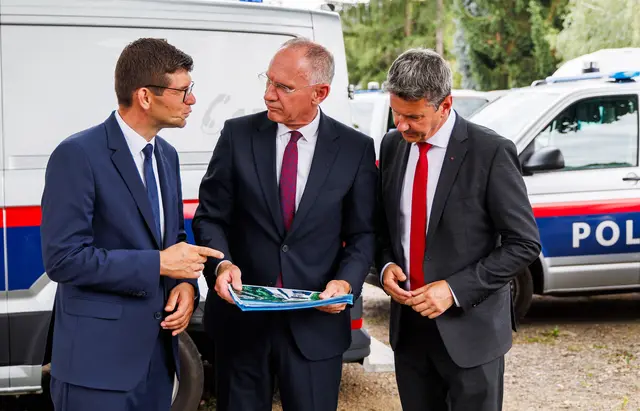 LHStv. Martin Gruber, BM Gerhard Karner und LH Daniel Fellner. | Foto: LPD Kärnten/Jannach
