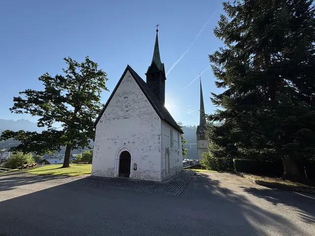 Sonnenaufgang bei der Friedhofskapelle | Foto: Christian Amtmann