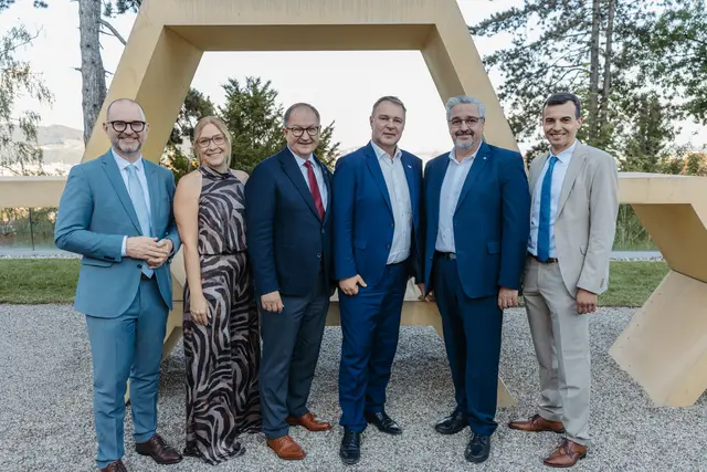 Von links: Bürgermeister Dietmar Prammer (SPÖ), SPÖ-Landesgeschäftsführerin Nicole Trudenberger, designierte Bezirksfrauenvorsitzende Bezirk Rohrbach, Martin Winkler, Landesparteivorsitzender der SPÖ OÖ, Andreas Babler, Vizekanzler und SPÖ -Bundesparteivorsitzender, AK-Präsident Andreas Stangl, Stefan Etzelstorfer, Landesvorsitzender des
BSA Oberösterreich | Foto: MecGreenie