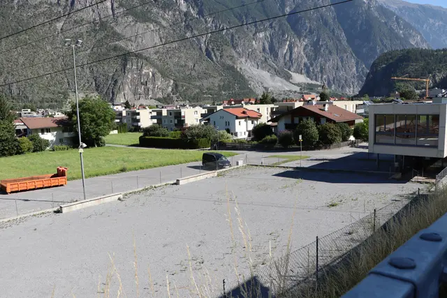 Auf diesem Platz entsteht die neue Kunsteisanlage. | Foto: Thomas Seelos