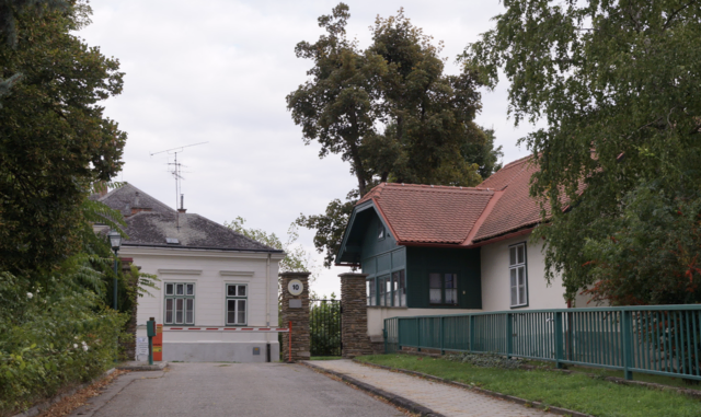 Auf über vier Hektar erstrecken sich sechs prachtvolle Pavillons aus der Gründerzeit, umgeben von alten Bäumen, Werkstätten und Nebengebäuden. | Foto: Markus Kahrer