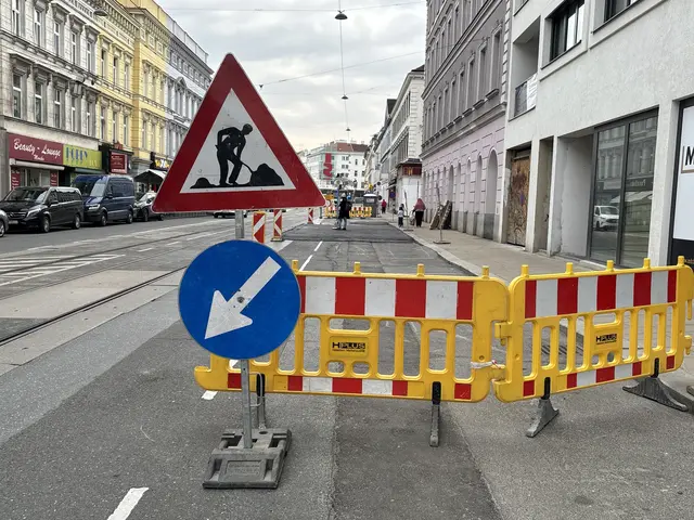 An der äußeren Mariahilfer Straße wird derzeit gebaut. Die Arbeiten am zweiten Abschnitt ab der Sperrgasse werden bis 2027 andauern. (Archiv) | Foto: Patricia Hillinger/MeinBezirk