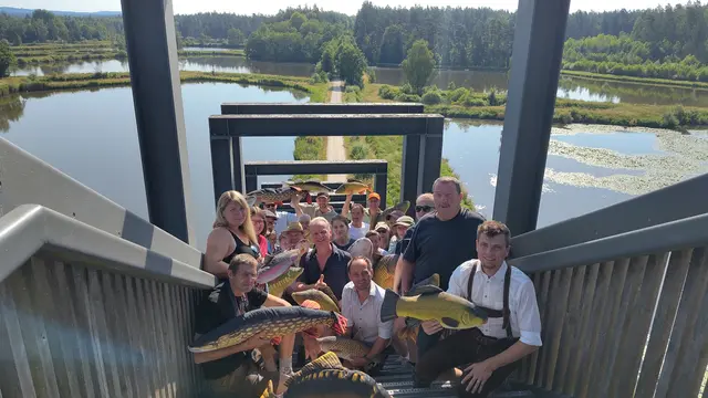 Die österreichische Delegation des NÖ Teichwirteverbandes genoss den Ausblick von der Himmelsleiter über das „Land der 1000 Teiche“ in Tirschenreuth (Oberpfalz, Bayern) | Foto: NÖ Teichwirteverband