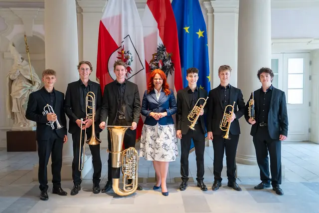 100 von 100 Punkten beim Bundeswettbewerb von "prima la musica": die Bundessieger von "Sacculum-Brass" wurden im Landhaus von LRin Cornelia Hagele geehrt. | Foto: Land Tirol/Neuner