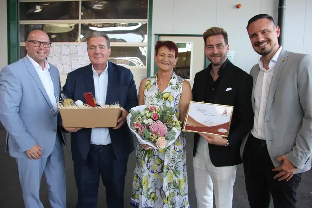 Die Stadtgemeinde gratulierte zum Firmeinjubiläum. | Foto: Mold