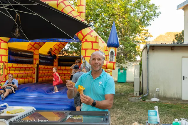 Ronald Maurer übernahm den Eisverkauf für Eigentümerin Melanie Castillo aus Wien. | Foto: cine-motion.at / R. Ivanek