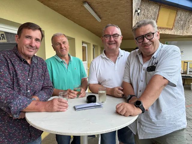 Bürgermeister Franz Wachter, Johann Holzgethan, Herbert Weber und Walter "Mike" Faulhammer hatten gute Laune. | Foto: MeinBezirk/Michael Strini