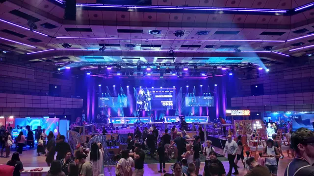 Besonders gespannt kann man auf den League of Legends Wettstreit zwischen Eintracht Spandau und G2 Nord sein, der auf der großen Bühne in der Haupthalle ausgetragen wird. | Foto: Lennard Nitsch