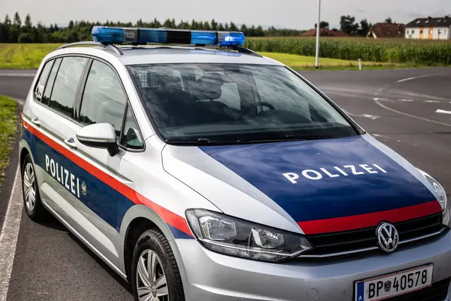 Bei der Kontrolle soll der 65-Jährige den Polizisten massiv gedroht haben. | Foto: Fotokerschi (Symbolfoto)