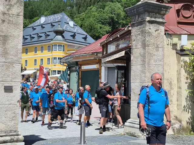 Einzug zum Vorplatz der Basilika