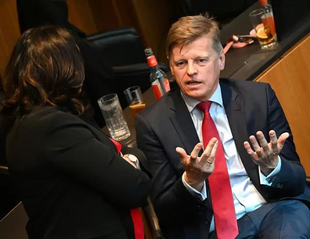 Der Ex-Neos-Nationalrat Veit Dengler spricht nach seinem Ausschluss von einem autoritären Führungsstil und einer "von oben herab"-Kultur bei Neos. | Foto: APA-Images / APA / HELMUT FOHRINGER