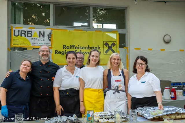 Das fleißige Küchenteam der VP Velm und fleißige Helferinnen und Helfer. | Foto: cine-motion.at / R. Ivanek