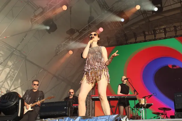 Mit Glamour und Disco-Vibes: Mit Songs wie "Murder on the Dancefloor" oder "Crying at the Discotheque" begeisterte die britische Sängerin Sophie Ellis-Bextor. | Foto: Sandra Koeune / MeinBezirk