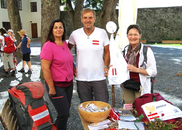 Waltraud Hofer (Organisatorin vor Ort), Johannes Aschauer (Gründer des Jerusalemweges) und Monika Petanovitsch (Führte die Pilgerinnen und Pilger durch das Burgenland). | Foto: Peter Seper