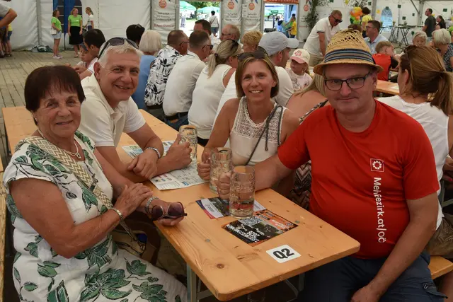 Familie Scharinger aus St. Roman am Jugendnachmittag mit dem Fotografen. | Foto: Alois Braid / zema.medien.de