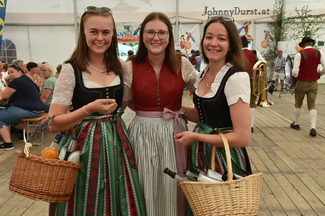 Valentina, Kathrin und Katharina von der Marktmusikkapelle Raab. | Foto: Alois Braid / zema.medien.de