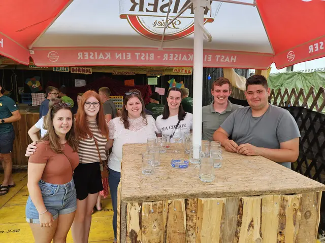 Elisa Mayer, Lisa Wippel, Katja Prochazka, Nicole Reiter, Raphael Weichinger und Gerhard Stückler | Foto: Simon Glösl