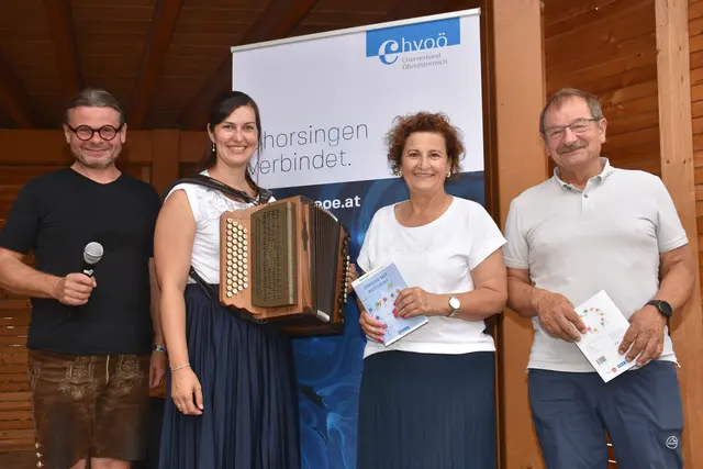 Singen mit Aussicht, eine Veranstaltung vom Chorverband OÖ, Chorregion Mühlviertel, begeisterte Hunderte in Au an der Donau. Andreas Holzer, Katrin Sperneder, Gudrun Lehner, Johann Derntl, Obmann Liedertafel Naarn.  | Foto: Robert Zinterhof