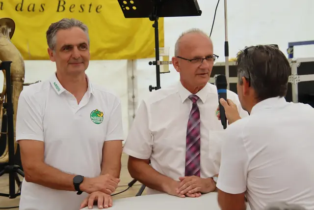 Einen "unverzichtbaren Verein der Gemeinde Tobaj" nannte Bürgermeister Helmut Kopeszki (rechts) den Nawu. | Foto: Martin Wurglits