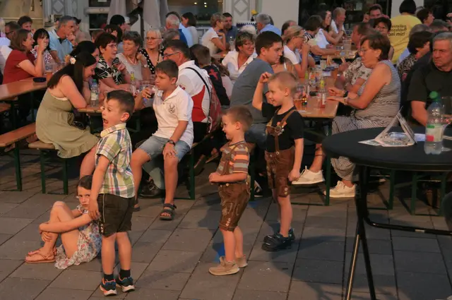 Die Musikrichtung passt offensichtlich auch den Kindern | Foto: Gerhard Langmann
